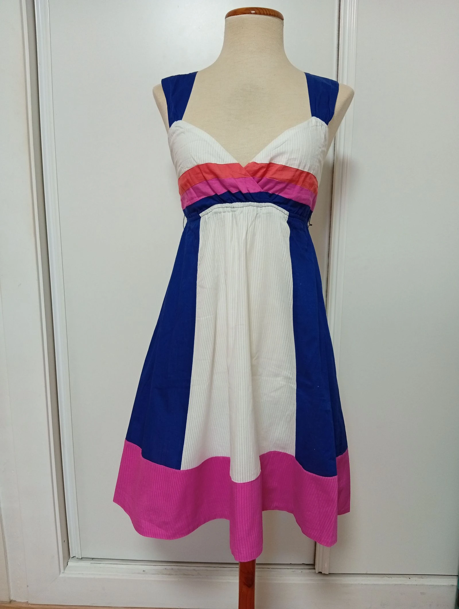 Robe d'été à bretelles et un décolleté en V avantageux – photo 2